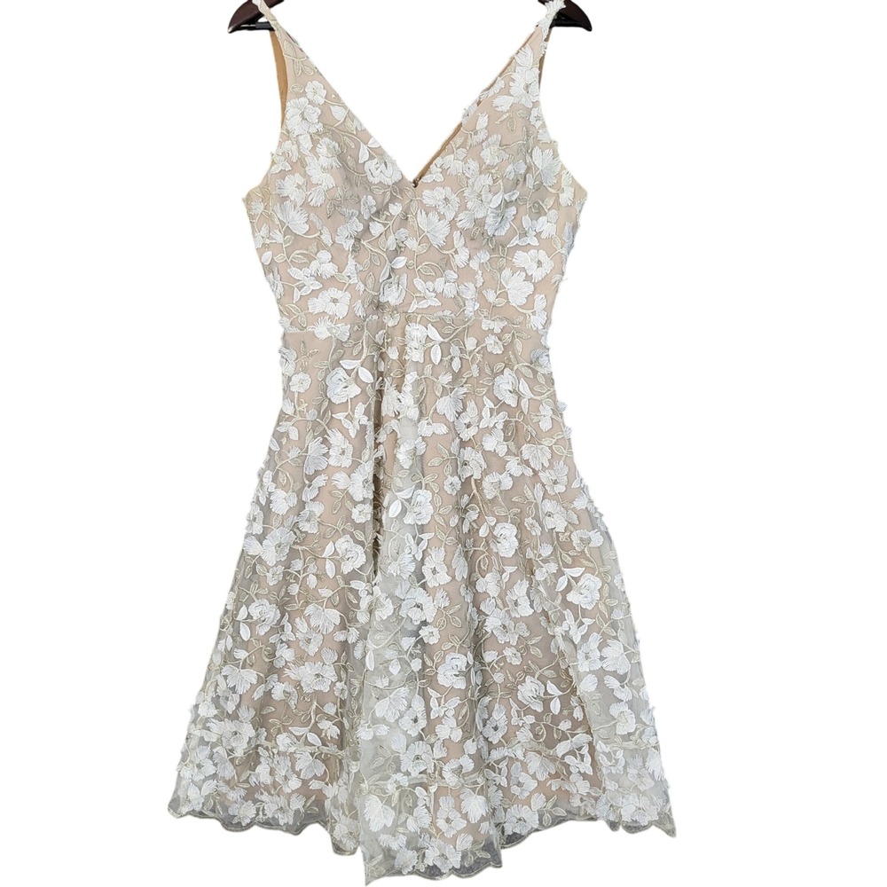 Dress The Population Elisa White Floral 3D Embroidery Dress Medium DDR424-K542‎ - Picture 2 of 11